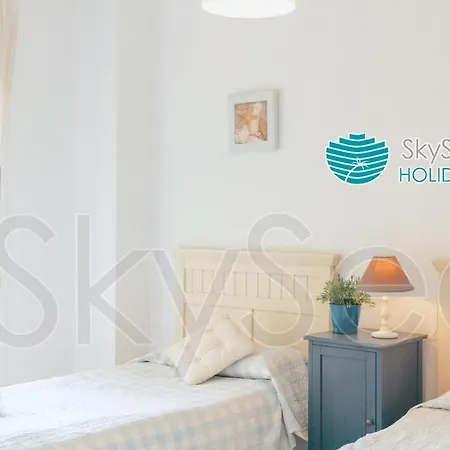 Апартаменты Sky Sea Holidays Mijas Costa *